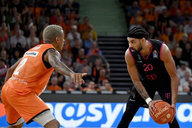 背后铲人被 背后铲人被